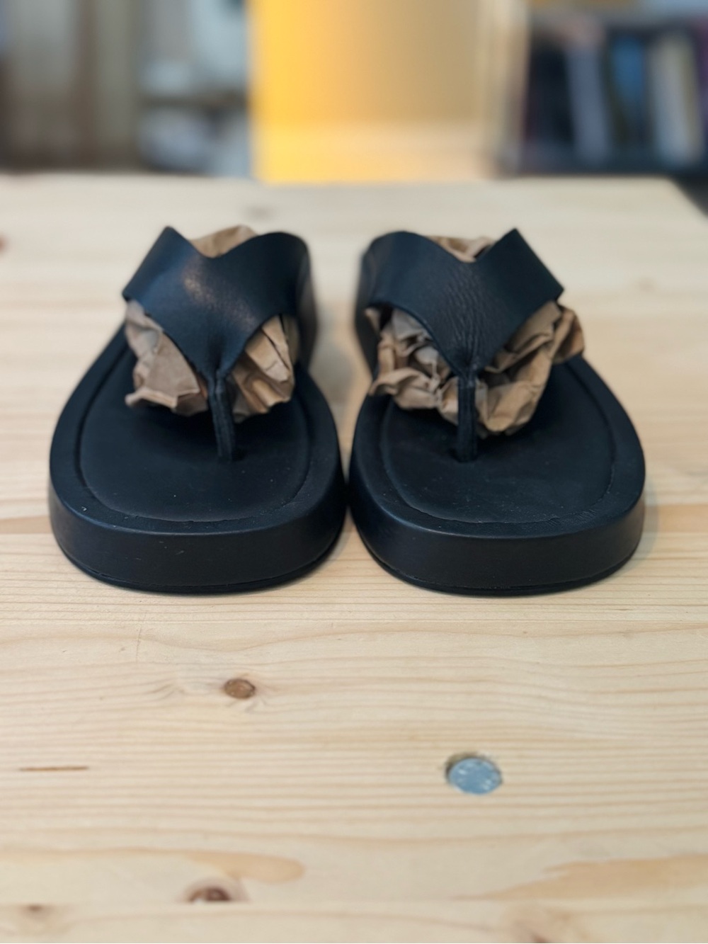 ALOHAS Black Leather Thong Sandals - Picture 2 of 8